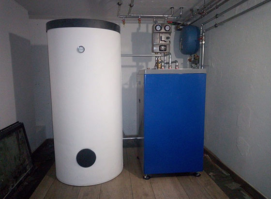 Installazione della nostra termopompa SB-15 e di un bollitore da 400 litri in un’abitazione monofamiliare in fase di ristrutturazione a Lugano