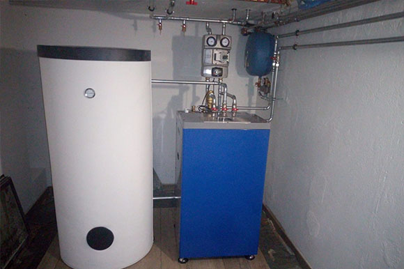 Installazione della nostra termopompa SB-15 e di un bollitore da 400 litri in un’abitazione monofamiliare in fase di ristrutturazione a Lugano